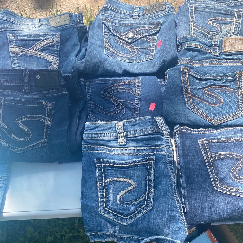 Silver Jeans bundle. All size 31 and 32. One short, one capri,boot cut left.